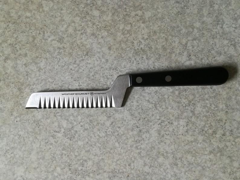 Wüsthof Gourmet coltello guarnire 10 cm ondulato
