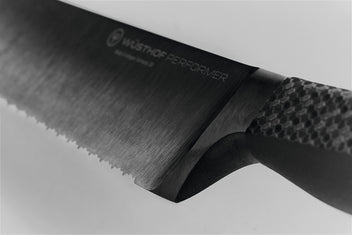 Wusthof Performer 9" Coltello Pane Doppia Dentatura